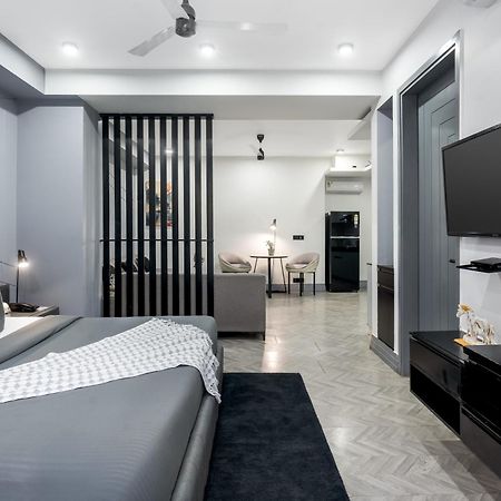 Bedchambers Serviced Apartments, Mg Road Gurgaon Bagian luar foto