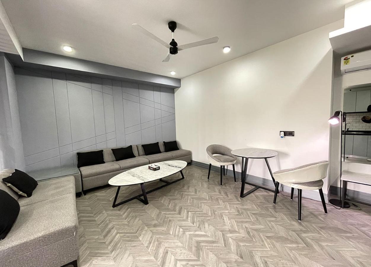 Bedchambers Serviced Apartments, Mg Road Gurgaon Bagian luar foto