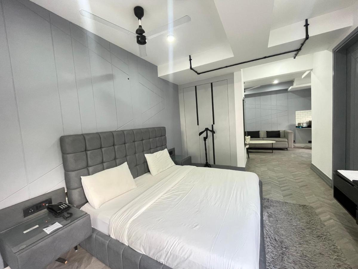 Bedchambers Serviced Apartments, Mg Road Gurgaon Bagian luar foto