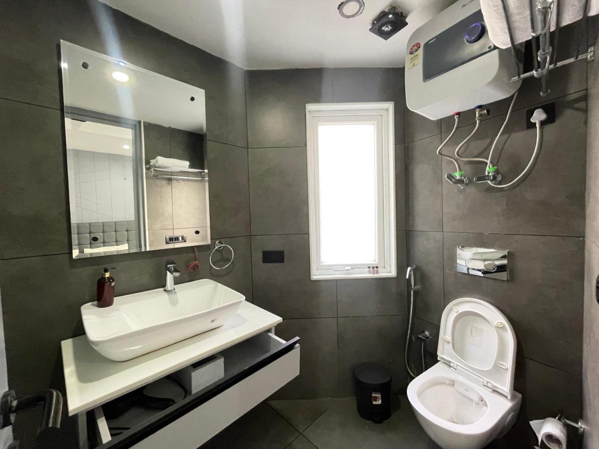 Bedchambers Serviced Apartments, Mg Road Gurgaon Bagian luar foto