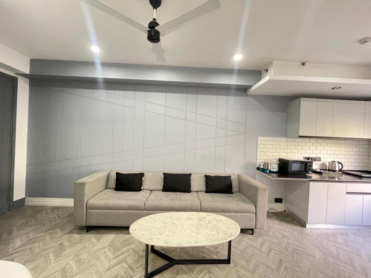 Bedchambers Serviced Apartments, Mg Road Gurgaon Bagian luar foto