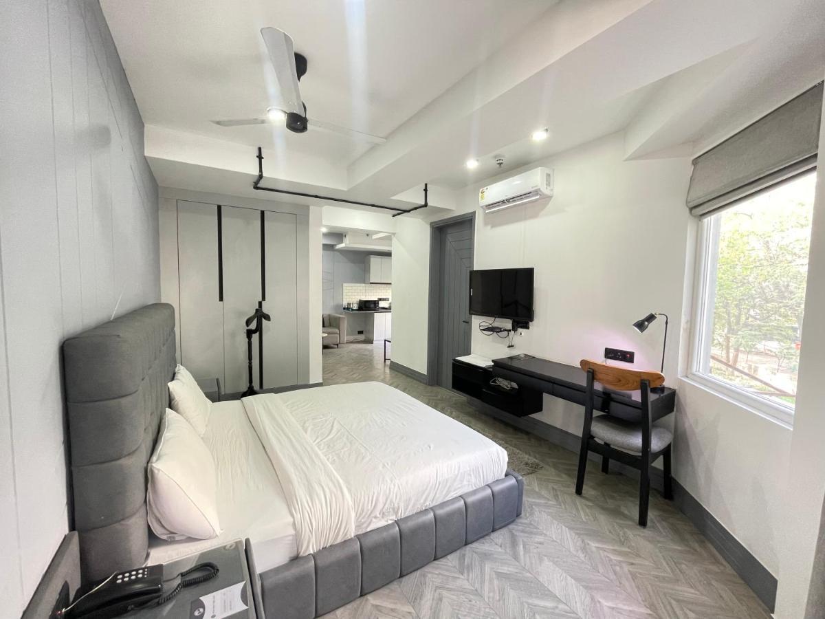 Bedchambers Serviced Apartments, Mg Road Gurgaon Bagian luar foto