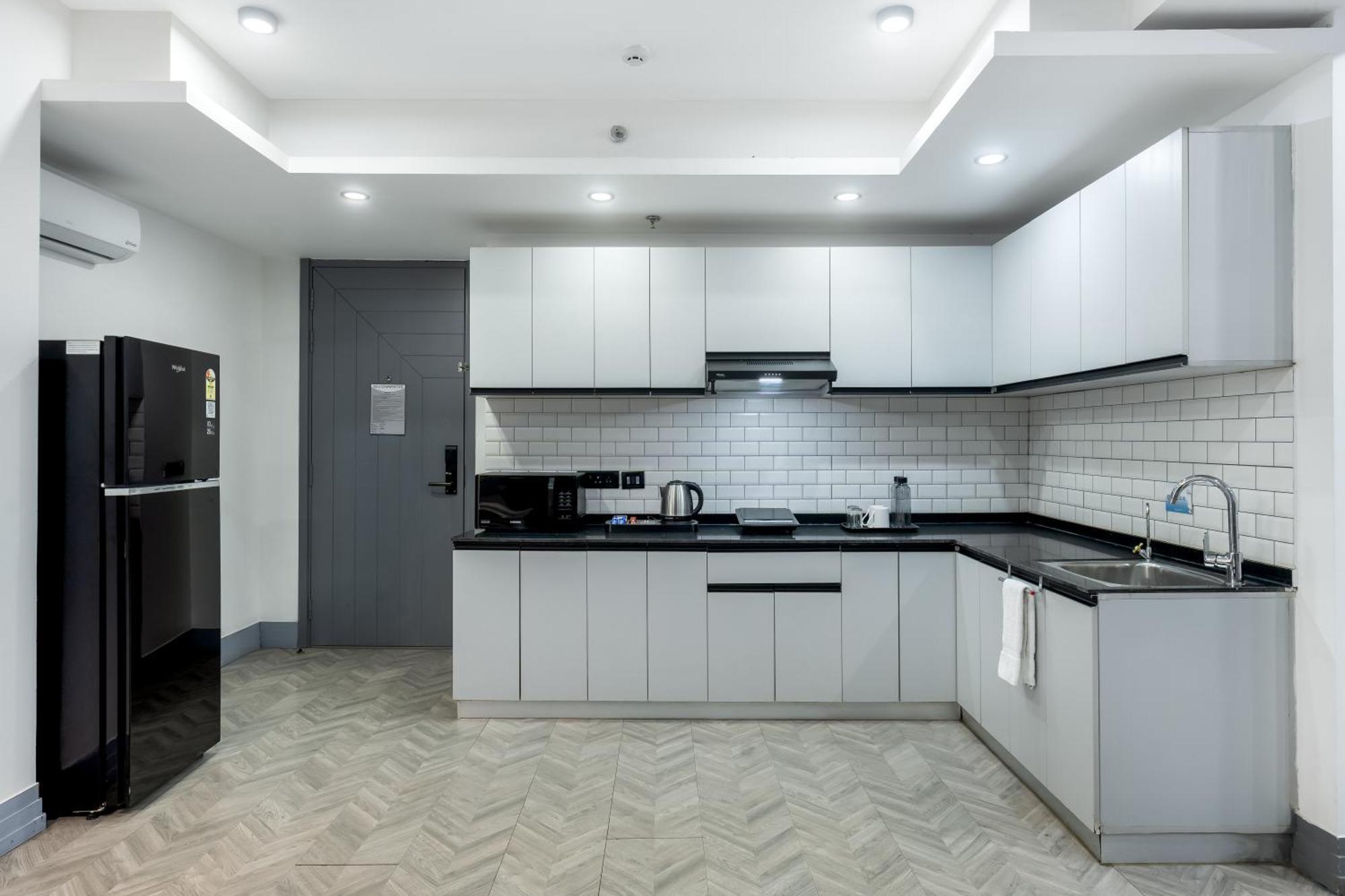 Bedchambers Serviced Apartments, Mg Road Gurgaon Bagian luar foto