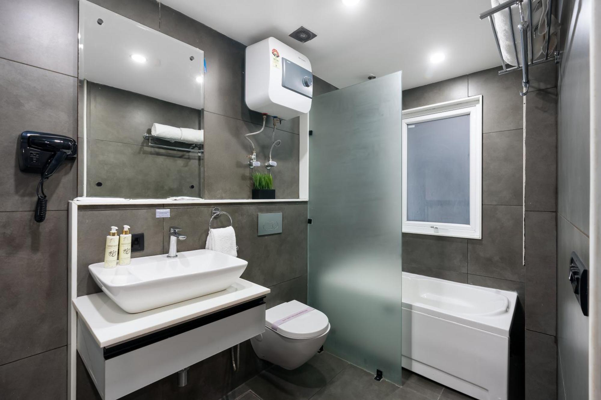 Bedchambers Serviced Apartments, Mg Road Gurgaon Bagian luar foto