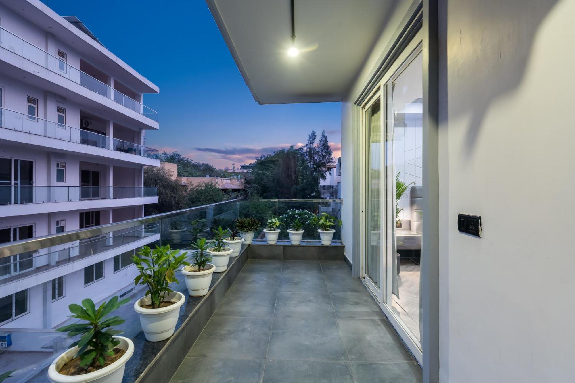 Bedchambers Serviced Apartments, Mg Road Gurgaon Bagian luar foto