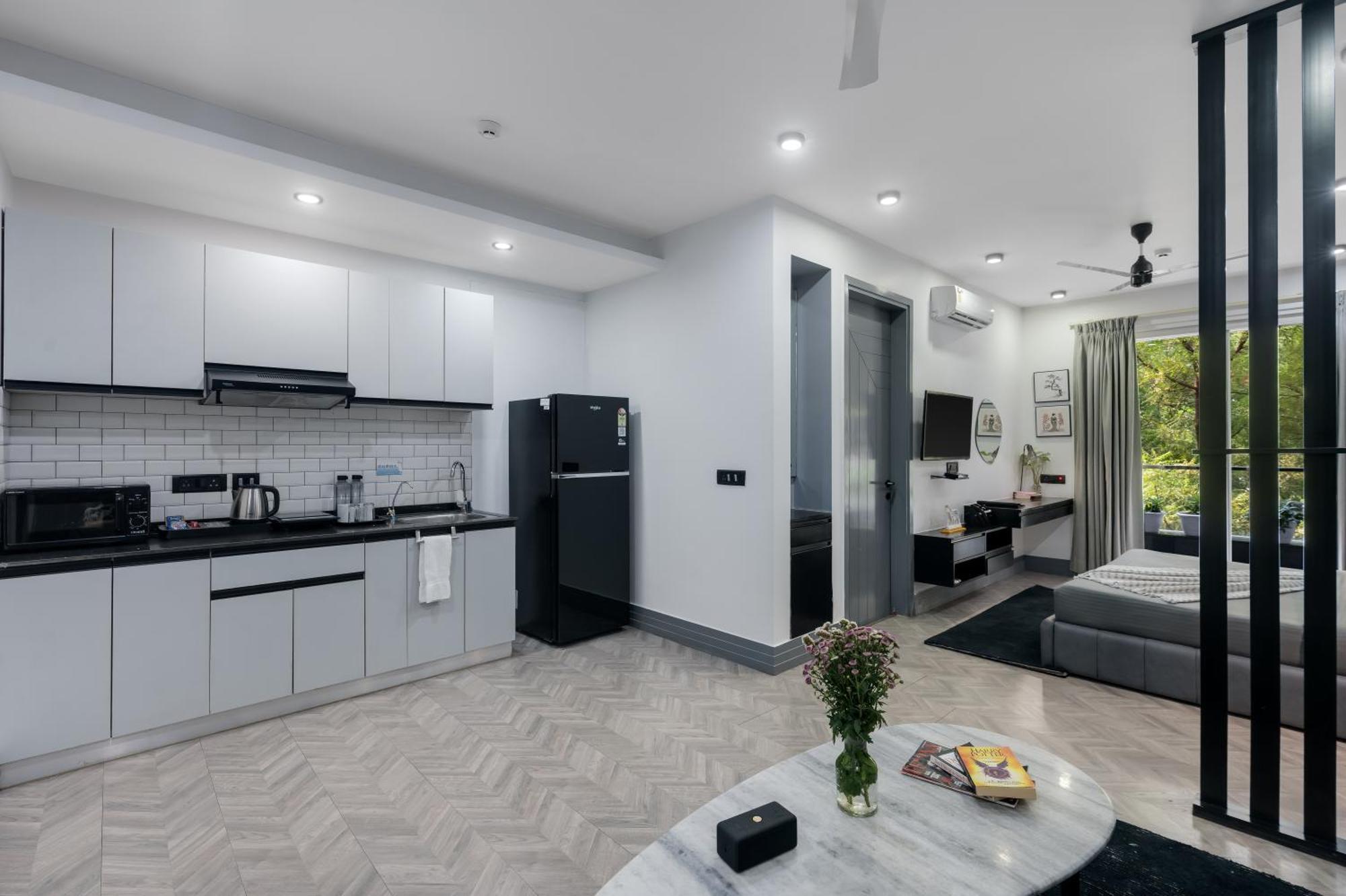 Bedchambers Serviced Apartments, Mg Road Gurgaon Bagian luar foto