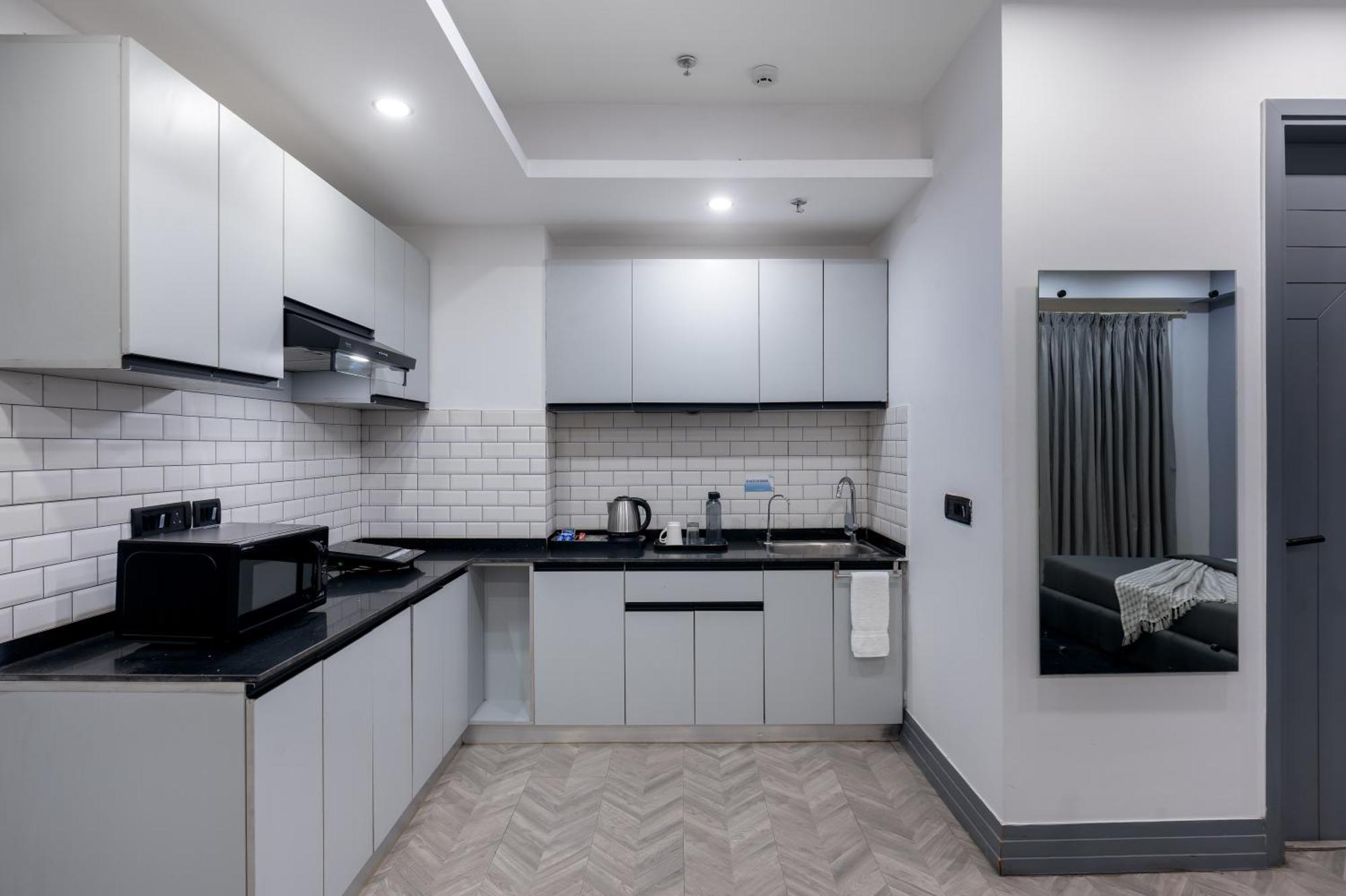 Bedchambers Serviced Apartments, Mg Road Gurgaon Bagian luar foto