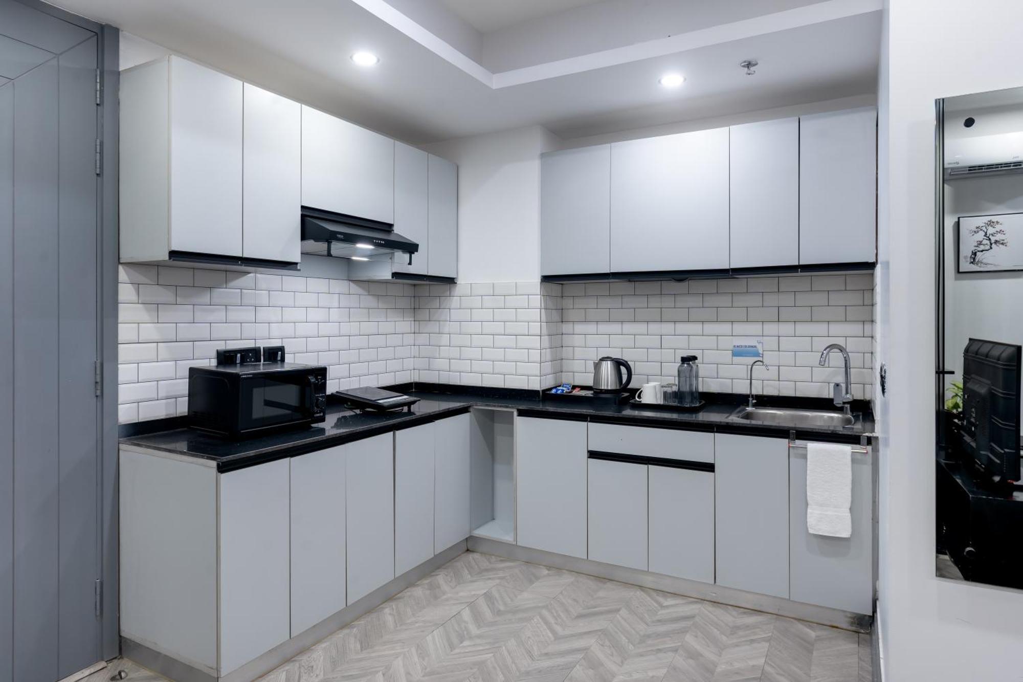 Bedchambers Serviced Apartments, Mg Road Gurgaon Bagian luar foto
