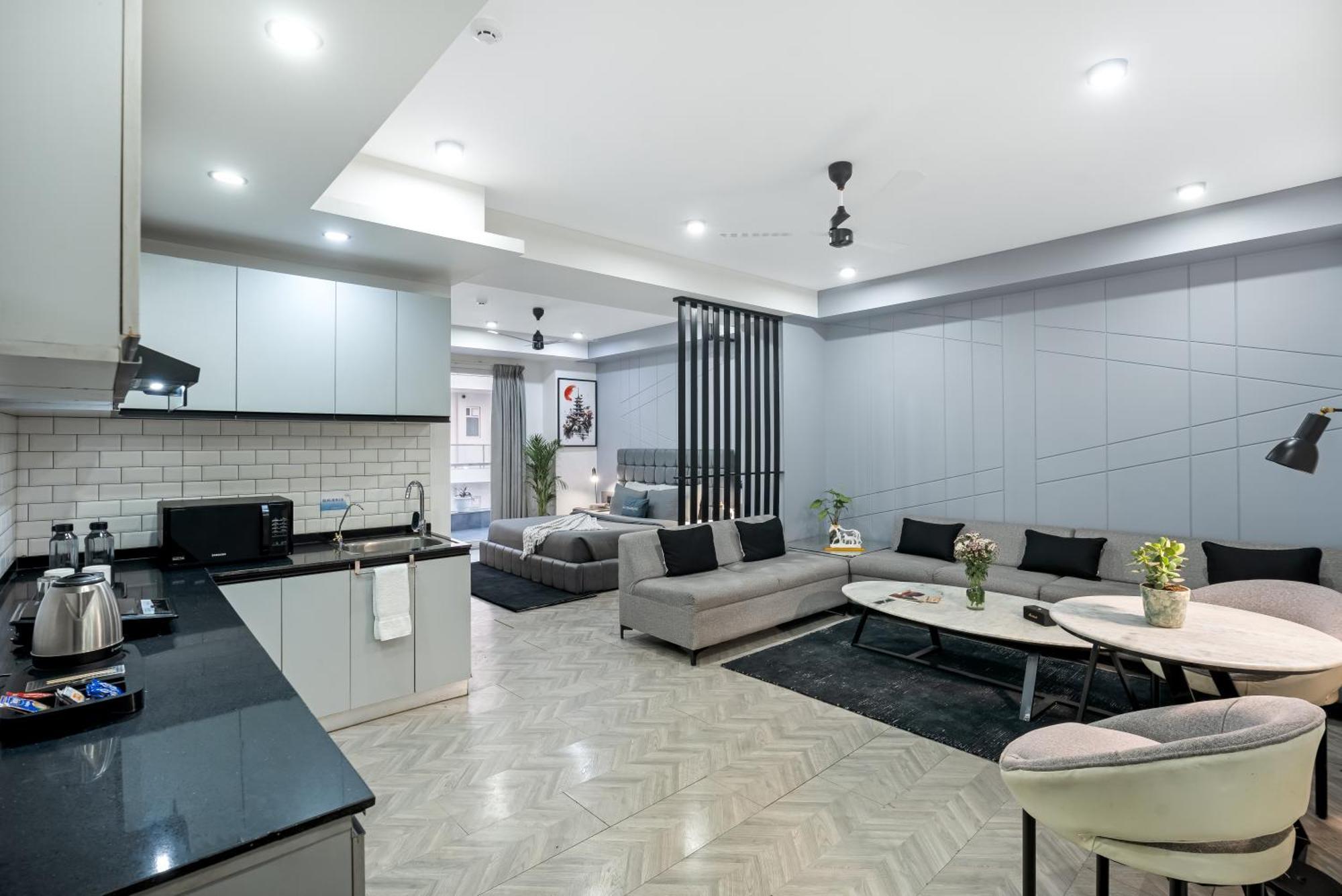 Bedchambers Serviced Apartments, Mg Road Gurgaon Bagian luar foto